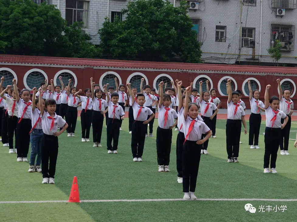 小学生课间体操全体_小学生课间团体操_小学组课间操