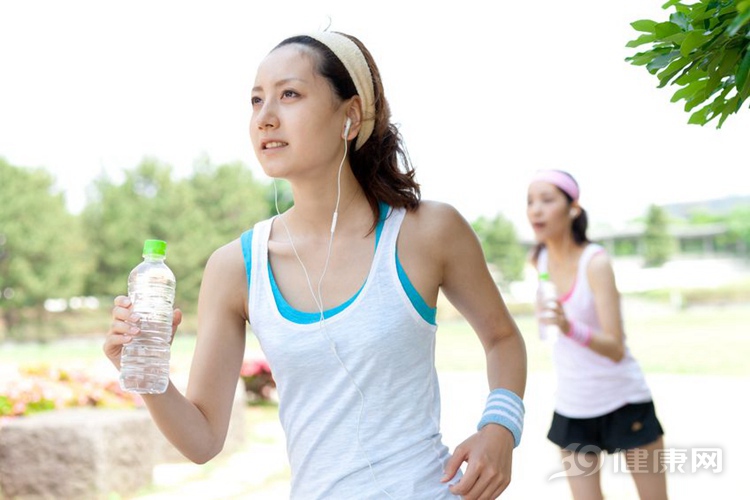 游泳走路有氧运动_游泳有氧运动_走路后游泳