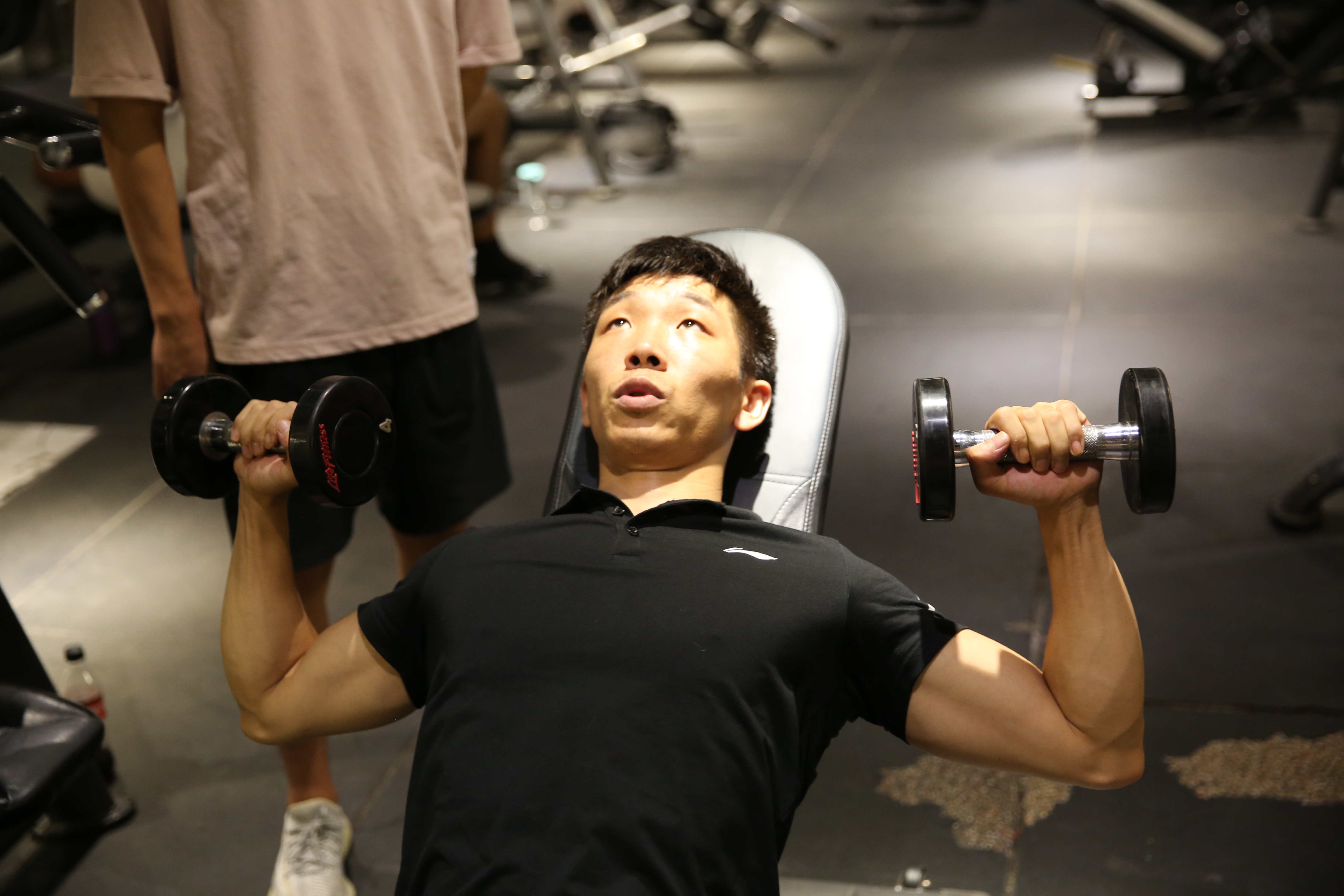 怎么才能成为一名合格的健身教练呢？
