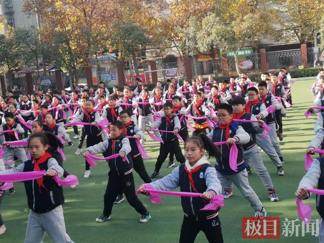 体操运动视频锻炼小学生_小学生体操运动操_体操小学生