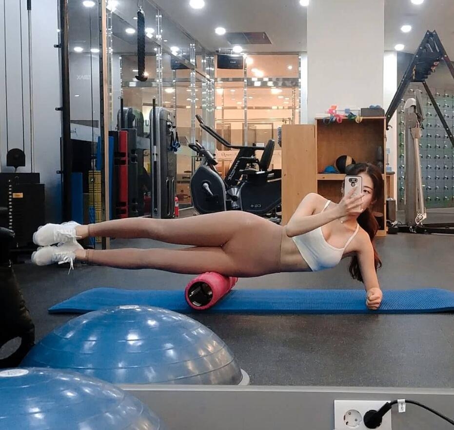 运动健身套装女明星_健身界女明星_女明星穿健身装