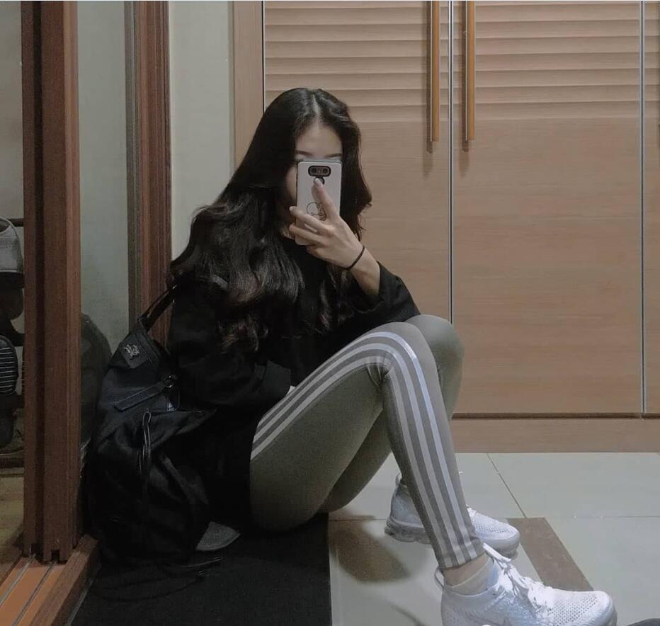 健身界女明星_运动健身套装女明星_女明星穿健身装