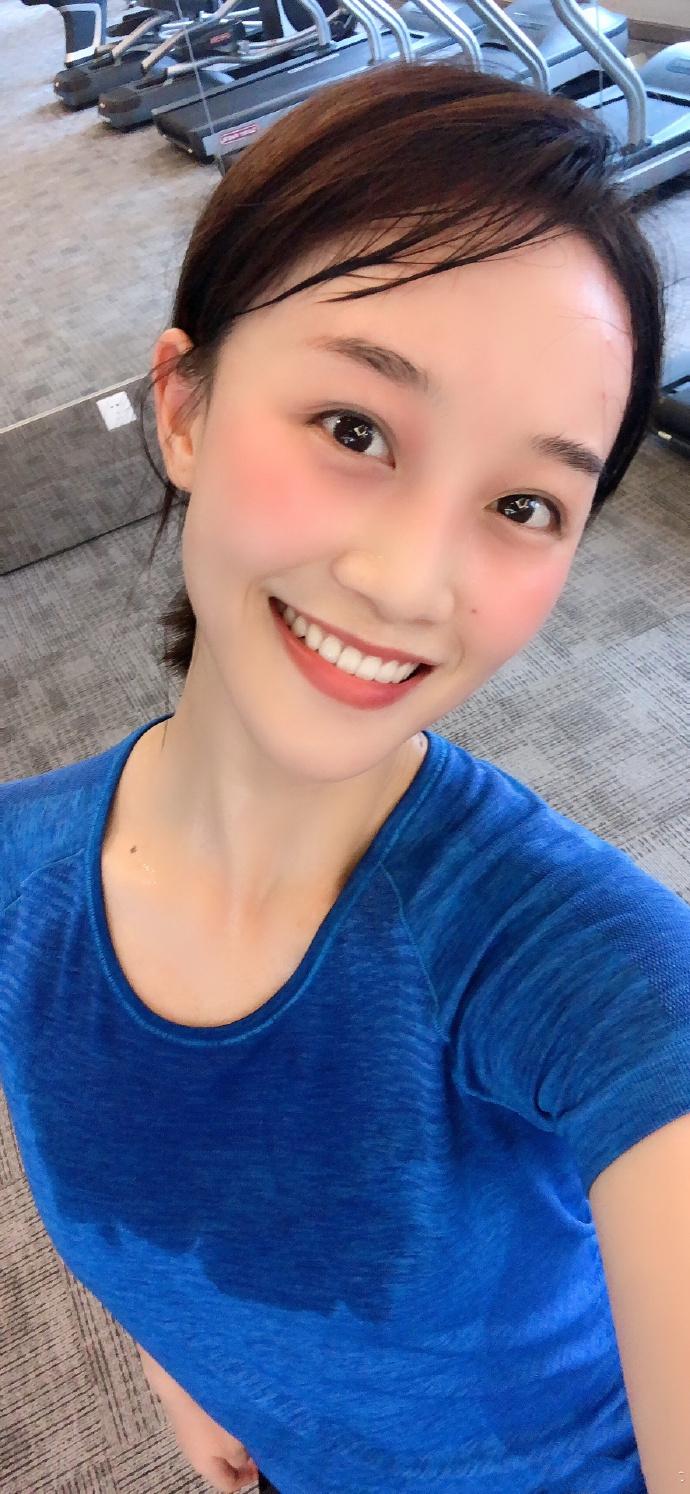 运动健身套装女明星_女明星穿健身装_健身明星女神